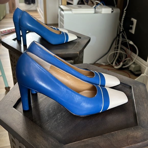 NWOT, St John, leather heels, blue white color block, size 6 - Picture 7 of 13